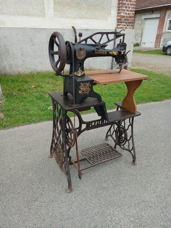 Machine à coudre surjeteuse Singer – Image 4