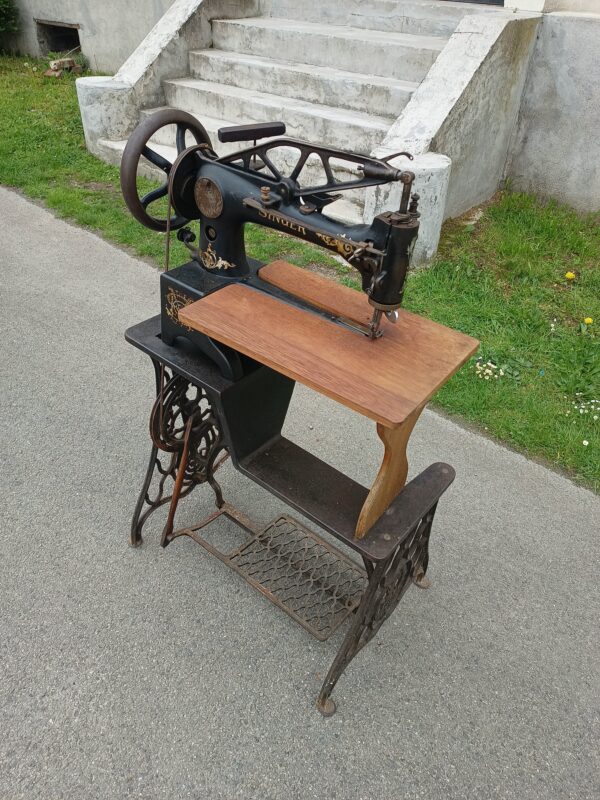 Machine à coudre surjeteuse Singer – Image 5