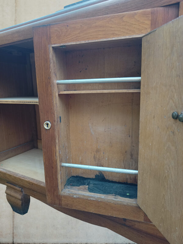 Buffet avec plateau central en marbre – Image 2