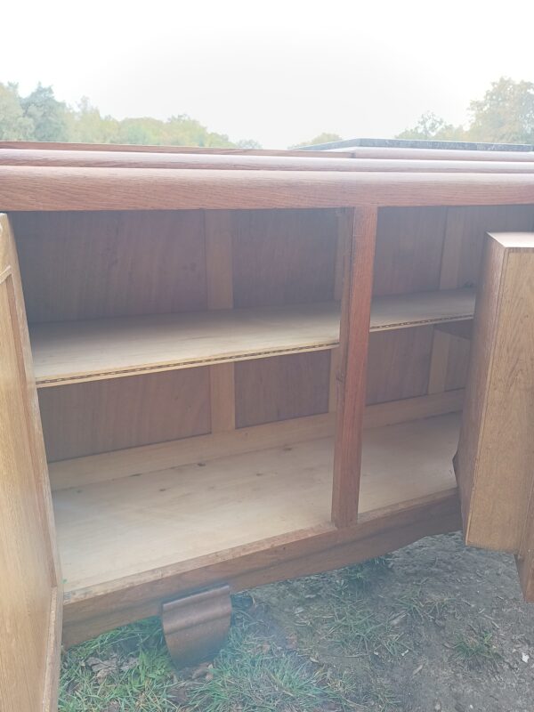 Buffet avec plateau central en marbre – Image 3