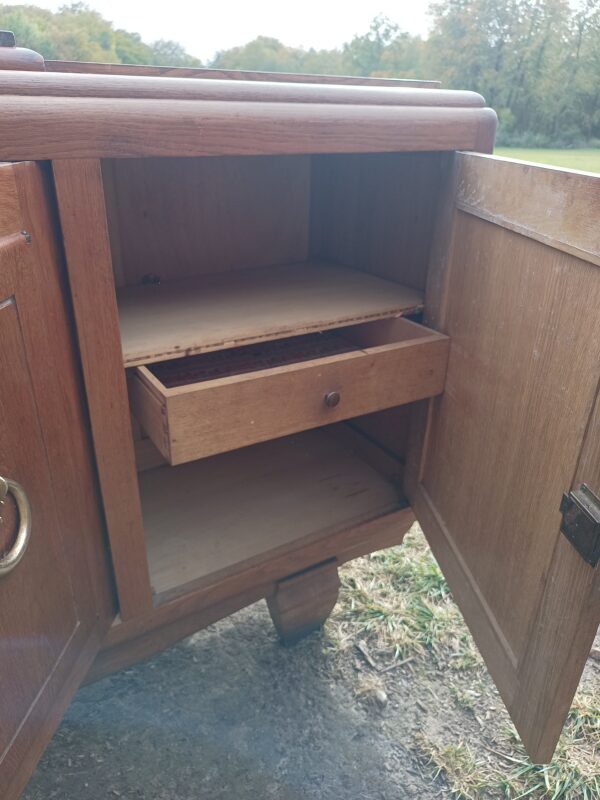 Buffet avec plateau central en marbre – Image 4