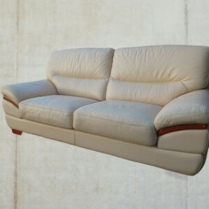 2 canapés beiges en cuir